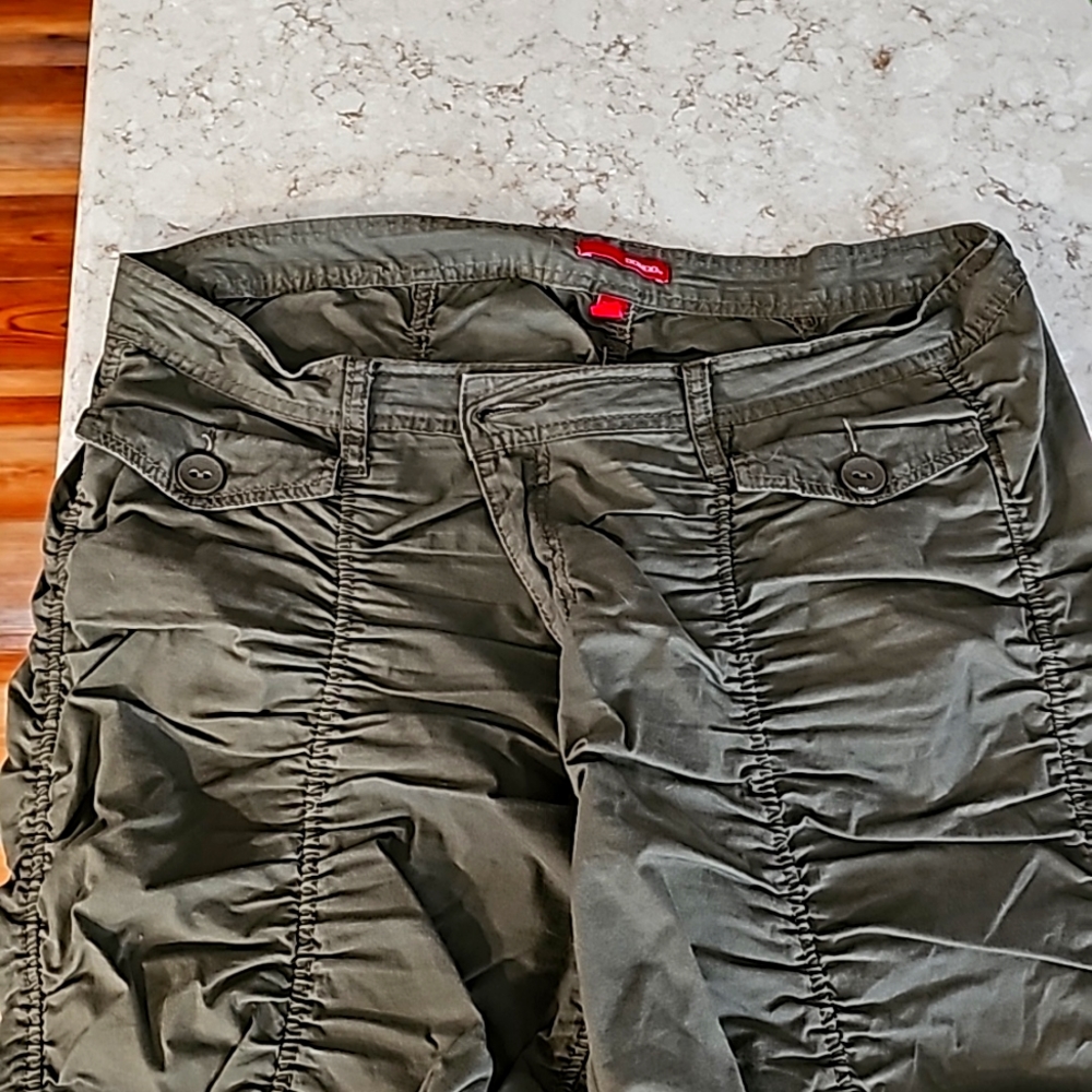 Bongo size 16W Army green Capri